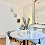 2 Pieces Lumineux Au Calme - Au Coeur Du 17eme - Les Freres De La Loc' Apartman