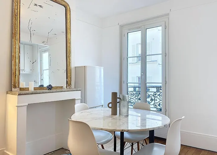 2 Pieces Lumineux Au Calme - Au Coeur Du 17eme - Les Freres De La Loc'