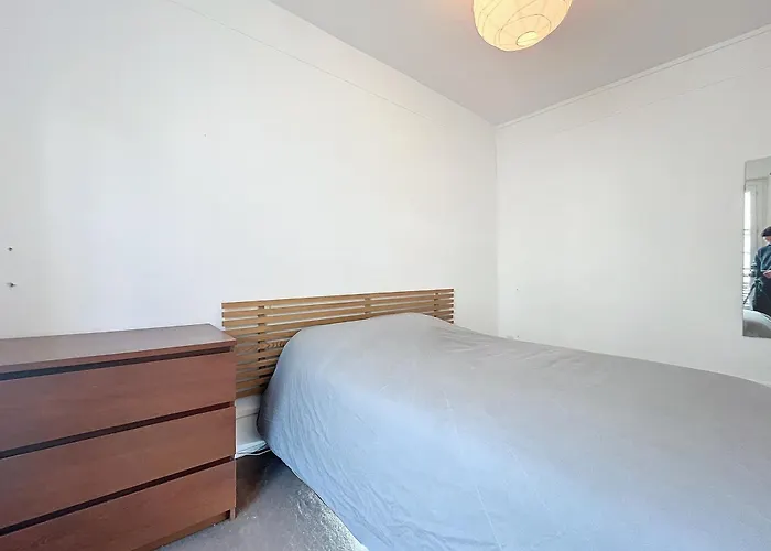 2 Pieces Lumineux Au Calme - Au Coeur Du 17eme - Les Freres De La Loc'